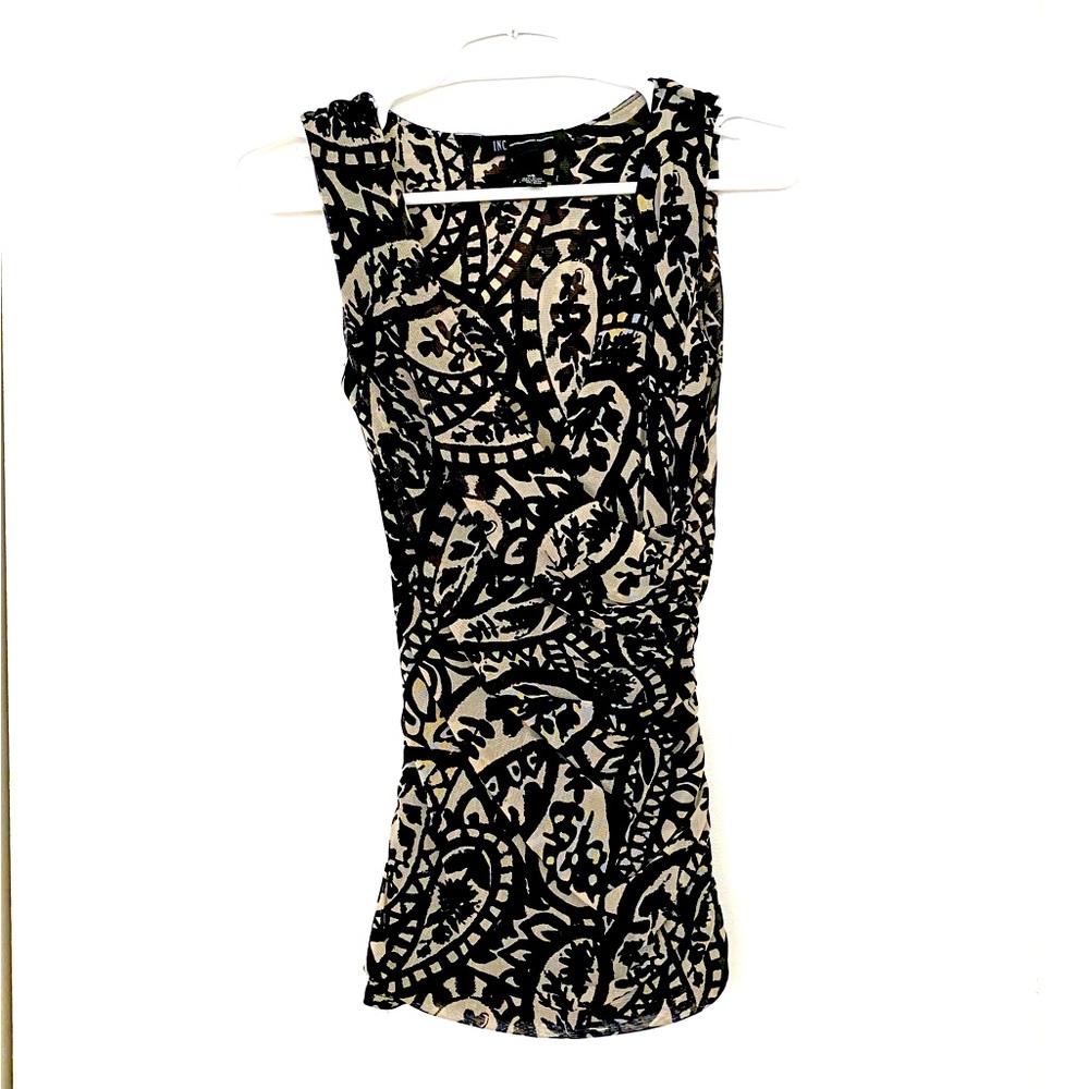 LIKE NEW I.N.C. V-NECK RUCHED TANK